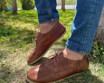 Handgemaakte leren blootsvoets sandalen voor heren - koperen accenten