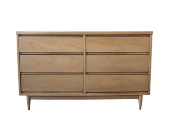 Vintage Mid Century Modern 6 Drawer Dresser - 52.25"