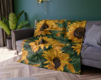 Sunflower Pattern Crushed Velvet Blanket | Yellow Sunflowers on Green