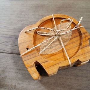 Set of 3 Pieces Lucky Elephant Palm Wood Coaster Animal Shape Home Decoration
