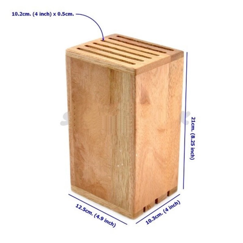 Puede incluir: Un bloque de cuchillos rectangular de madera clara, de 21 cm de alto, 12,5 cm de ancho y 10,3 cm de profundidad. La parte superior tiene ranuras para cuchillos. La parte superior mide 10,2 cm por 0,5 cm.