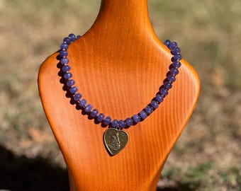 Collar de cuentas de jade rondelle con colgante de corazón, chapado en oro de 14 k