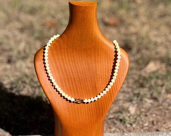 Conjunto de collar y pulsera de jade con cuenta de pez con cierre de langosta bañado en oro de 14k.