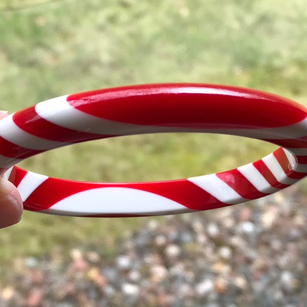 Vintage RARE Red & White Mod Super Stripe Lucite Bangle Bracelet Cuff Pride Excellent!