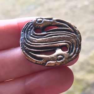 ¡Broche vintage de bronce noruego A Lautz Tana Kopi firmado con detalles intrincados, perfecto!