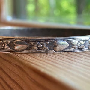 Brazalete vintage de plata de ley 925 con corazones, firmado por Danecraft.