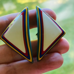 Very Pretty Rainbow Laminated Mod Celluloid Chunky Vintage Earrings Set Excellent!