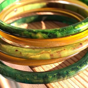 Vintage Bakelite Tested Stack Of Pretty Carved Bangle Bracelet Set Lot All Excellent!