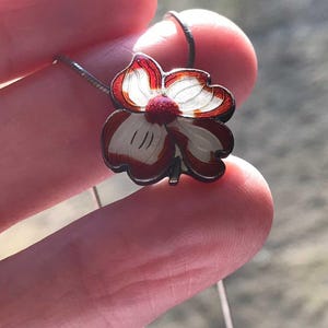 ¿Colgante vintage de plata de ley con esmalte y flor de oro y plata, estilo noruego, David Andersen?