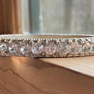 Brazalete vintage Super Dooper de plata brillante con brillantes diamantes de imitación