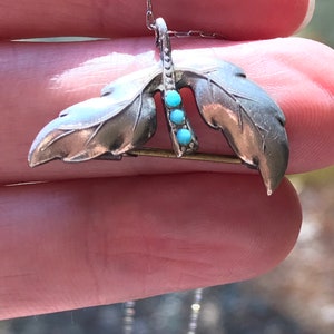 Broche colgante estilo Art Nouveau francés con hojas florales y turquesa en plata de ley vintage, collar de 18 pulgadas con cierre de trombón. ¡Excelente!