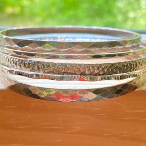 ¡Lote vintage de brazaletes y pulseras de plata martillada rústica con tintineo!