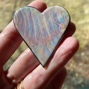 ¡Excelente! Broche vintage súper dulce de los años 80 con forma de corazón blanco grande, ideal para el día de San Valentín.