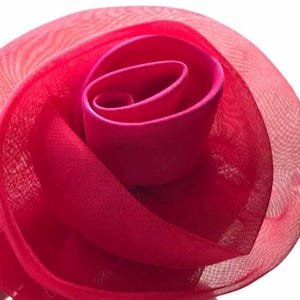 ¡Qué divertido! Broche extragrande de tela con forma de rosa rosa fucsia para primavera. ¡Excelente!
