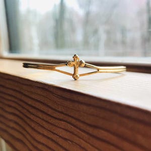 Pulsera vintage dulce y delicada con cruz de oro, pequeña pulsera ajustable con dije de muñeca, ¡Excelente!