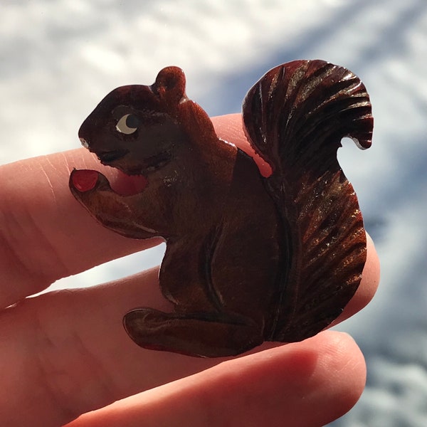 Sweet Vintage Wooden Squirrel Brooch Pin Kitsch Kitschy Art Deco Excellent