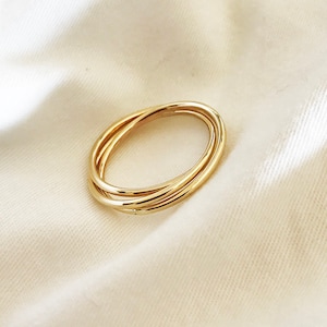 Thin Intertwined Rolling Ring. 9K Gold Trinity Engagement Ring - Russian style Triple Interlocked band. Handmade Promise Ring