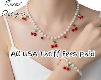 Conjunto de joias com pingente de cereja e pérola banhado a ouro 18K – Berloque de fruta