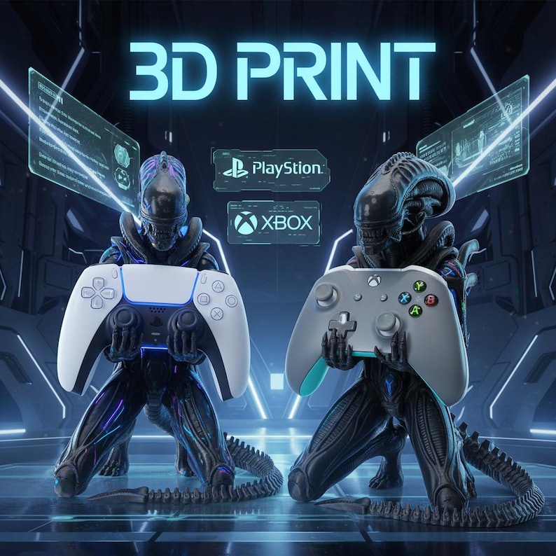 Op de afbeelding: Twee zwarte buitenaardse figuren in een donkere, futuristische omgeving, elk met een gamecontroller. Het linkerfiguur houdt een witte controller vast en het rechterfiguur een grijze. Bovenaan staat 3D PRINT, met PlayStation en XBOX logo's.