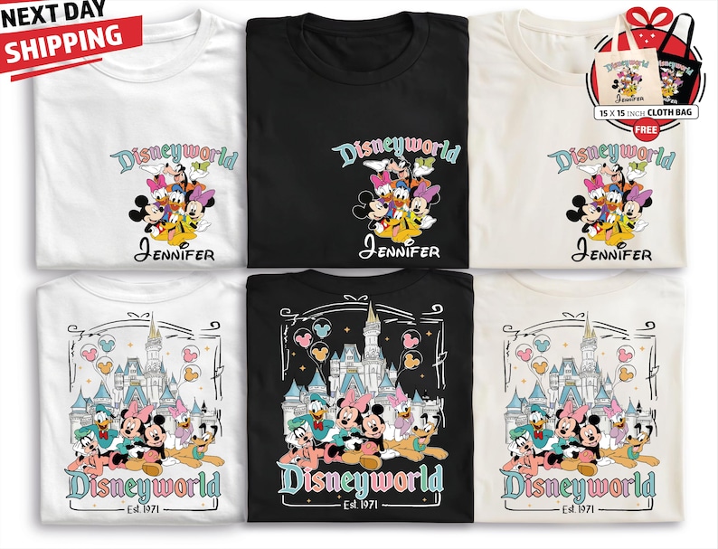 Op de afbeelding: Een collectie Disneyworld t-shirts in wit, zwart en cr&egrave;me. Elk shirt heeft een kleurrijke afbeelding van Disney-personages, het woord "Disneyworld" en de naam "Jennifer". Een gratis stoffen tas van 38 x 38 cm is inbegrepen.