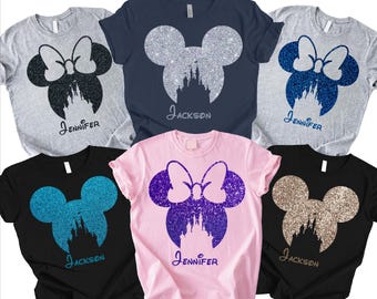 Gepersonaliseerde Disney-oorshirt, glitter Mickey- of Minnie-oren, aangepaste naam T-shirt familie-uitje, ontwerp glitterkasteel