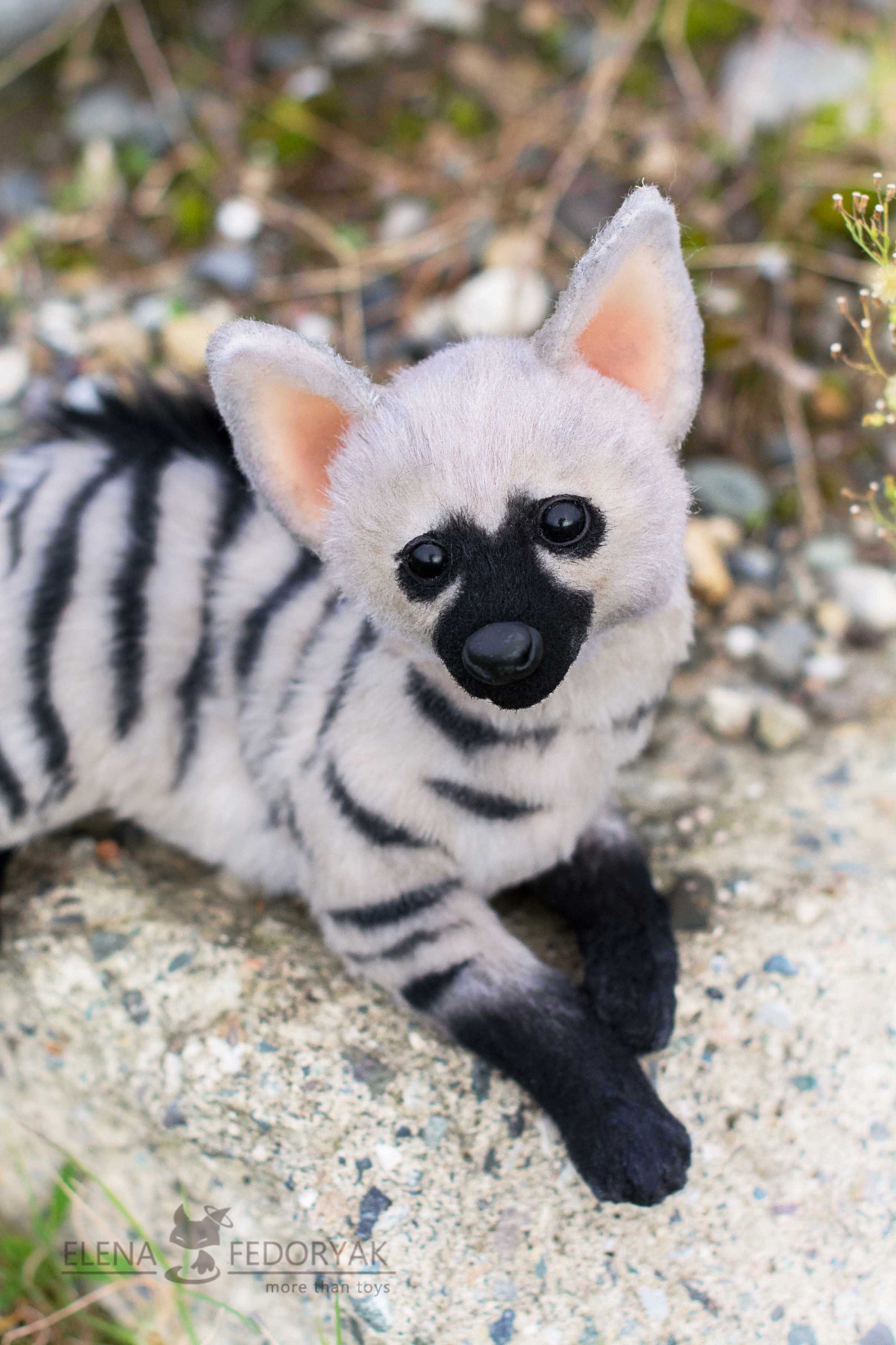 海外作家様作　アートドール　ハイエナの子供 アードウルフ / ハイエナの子犬 - リアルなポーズが取れるおもちゃ