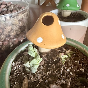 4PCS Terracotta Self Watering Spikes Mushroom Design – Slow Release Plant Watering Globes for Indoor Outdoor Pots, Automatic Plant Watering