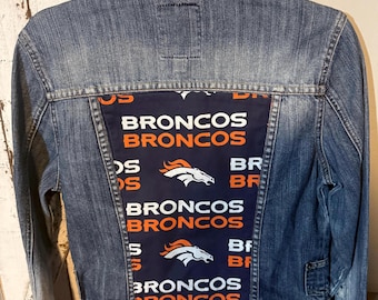 Geüpcycled Broncos-denimjack, damesmaat large