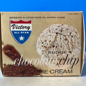 Lody czekoladowe Fudge w kartonie o pojemności jednego pinta, nieużywane