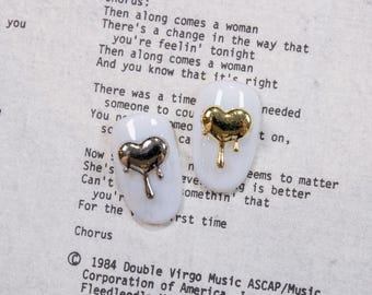 Adornos para uñas con forma de corazón derretido (5 piezas): Romance atrevido - Dorado o plateado