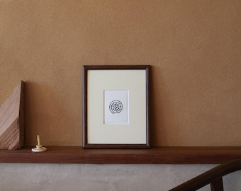 Lámina minimalista estampada con lámina metálica – Arte mural en papel de cáñamo repujado (A7) / Un paso a la vez