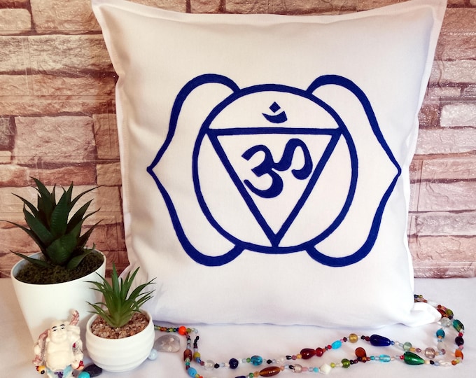 Handmade Sixth Chakra Pillowcase: Ajna Design, White and Blue