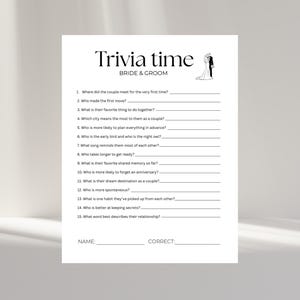 Könnte beinhalten: Ein weißes Blatt Papier mit dem Titel "Trivia Time Bride & Groom" und Lückentextfragen. Oben auf der Seite steht der Titel und eine kleine Illustration eines Brautpaares. Die Fragen beziehen sich auf die Beziehung des Paares.
