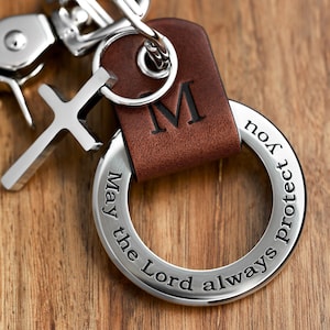 Llavero personalizado con dije de cruz religiosa - Llavero de piel italiana - Personalizable con cualquier texto de hasta 40 caracteres - Hecho a mano