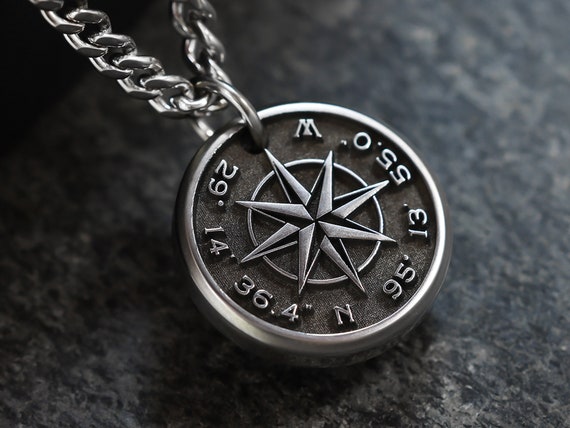 Mens Compass Necklace Sieraden Kettingen Hangers Custom Coordinates Necklace Engraved with your own words or coordinates 
