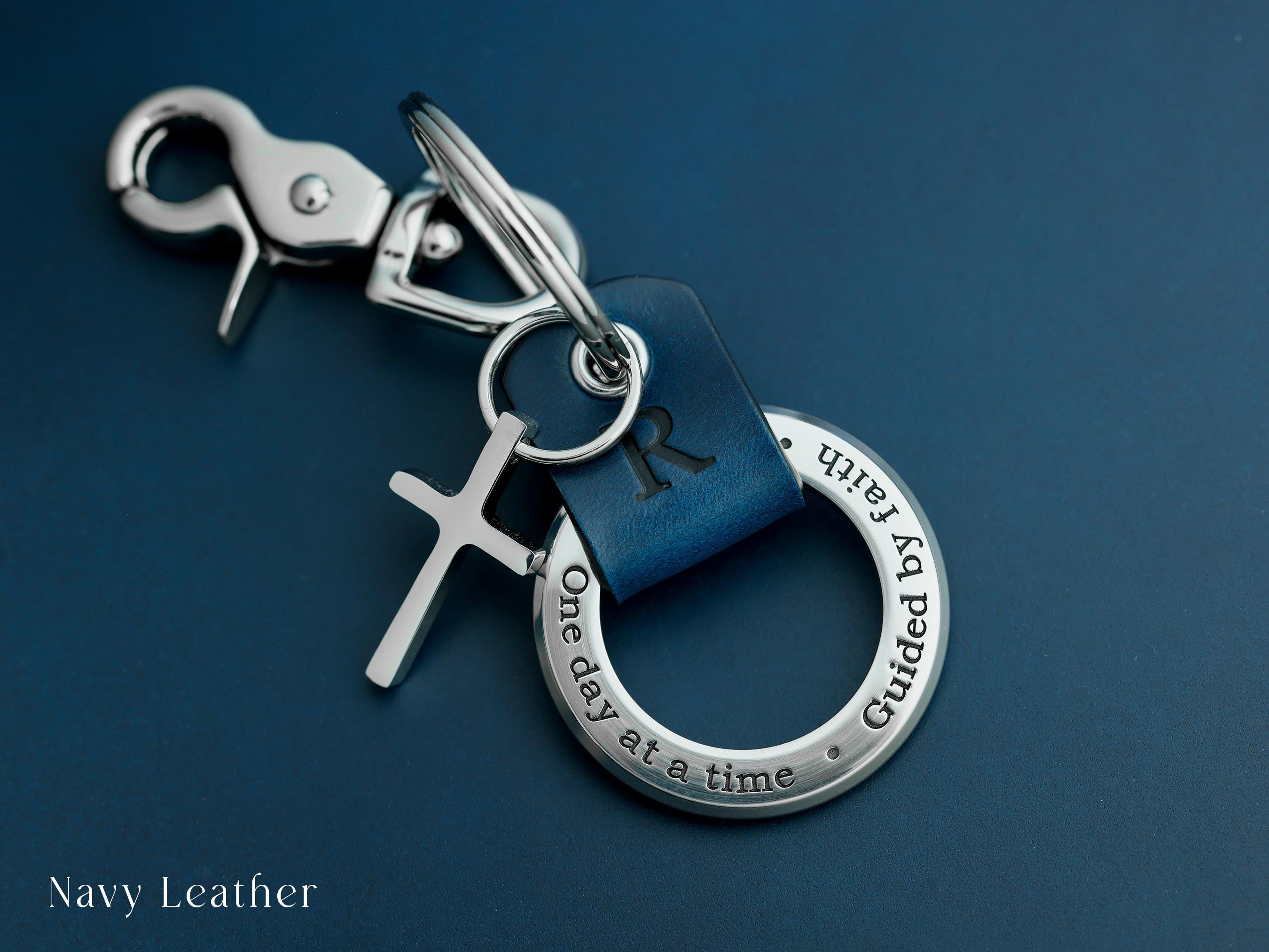 エンジェルboy·̩͙꒰ঌデザインチャーム✨️ Personalized Confirmation Keychain for Boys, Engraved Leather