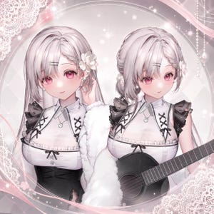 Könnte beinhalten: Zwei Anime-Charaktere mit langem silbernem Haar und rosa Augen, bekleidet mit weiß-schwarzen Rüschenoberteilen mit Spitzenakzenten. Eine Figur hält eine schwarze Akustikgitarre, während die andere ein weißes Blumenaccessoire im Haar trägt.