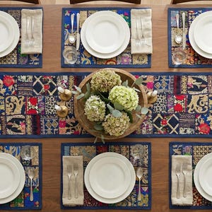 Handgemaakte marineblauwe patchwork tafelloper 60 x 15" | Vintage sari-borduurtapijt | Zwart-gouden boho-muurhanger | Indiase textieldecoratie