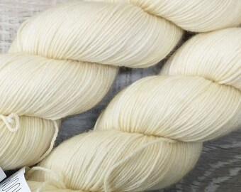 RTS Blank Canvas Basic Sock Fingering Weight Sock Yarn Cream Off White Pale Yellow Tonal Yarn Semi Solid Superwash Merino Wool Nylon