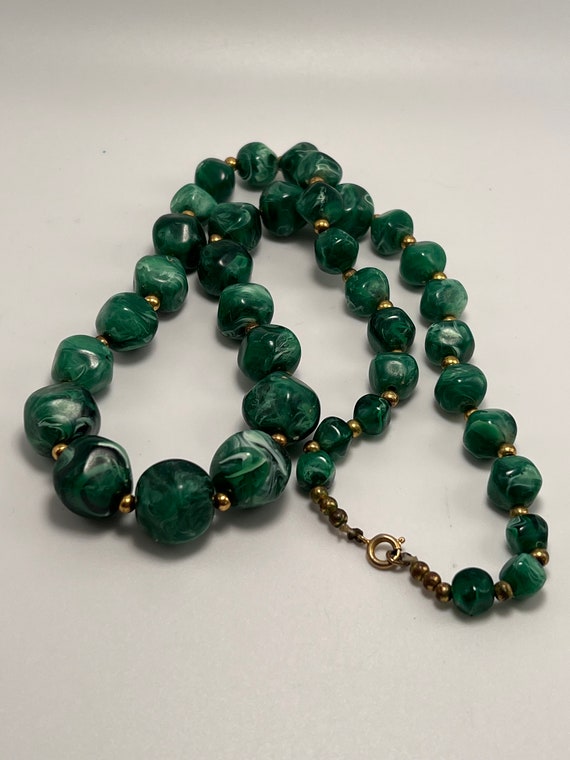 Green Plastic Graduated Bead Necklace - image 6