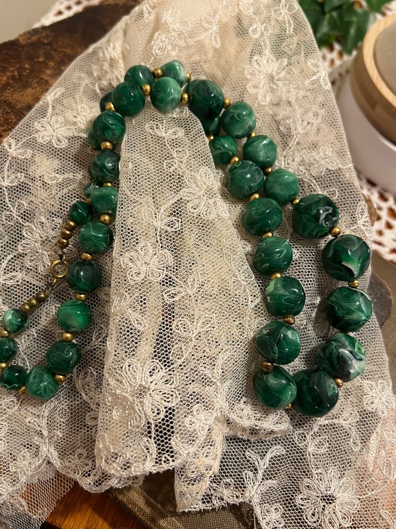 Green Plastic Graduated Bead Necklace - image 3