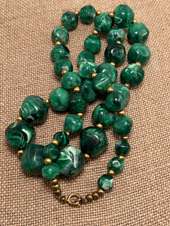 Green Plastic Graduated Bead Necklace - image 7