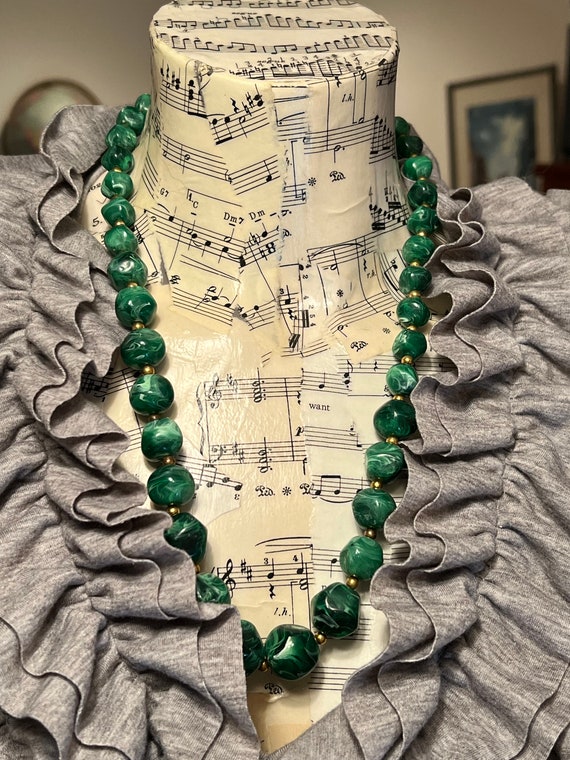 Green Plastic Graduated Bead Necklace - image 4