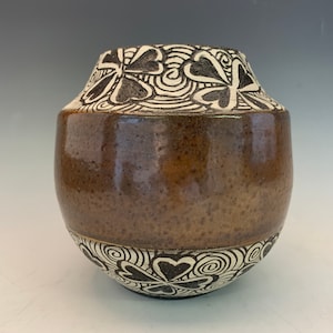 Vase,Sgraffito Vase,Carved Vase,Flower Design,Contemporary Design,Home and Living,Collectibles