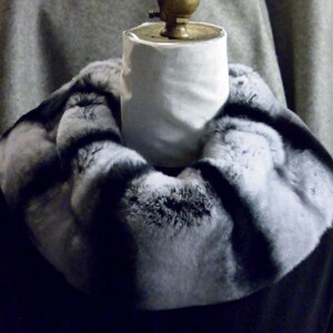 Real Genuine Rex Rabbit Dyed Chinchilla Fur Loop Collar infinity Cowl Very Soft new
