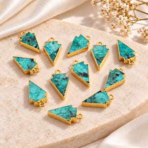 Green Agate Arrowhead Shaped Electroplated Gemstone Connector