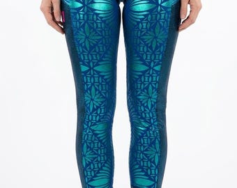 Leggings de cintura alta feitas à mão com estampa metalizada azul brilhante.