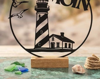 Maritime lighthouse decoration “MOIN” made of 3D print with wooden base, coastal decoration in Nordic style, seaside decoration, beach house decoration, North Sea fans