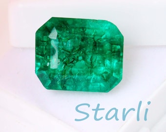 11 Ct Emerald Cut Green Emerald: Natural Colombian Gemstone