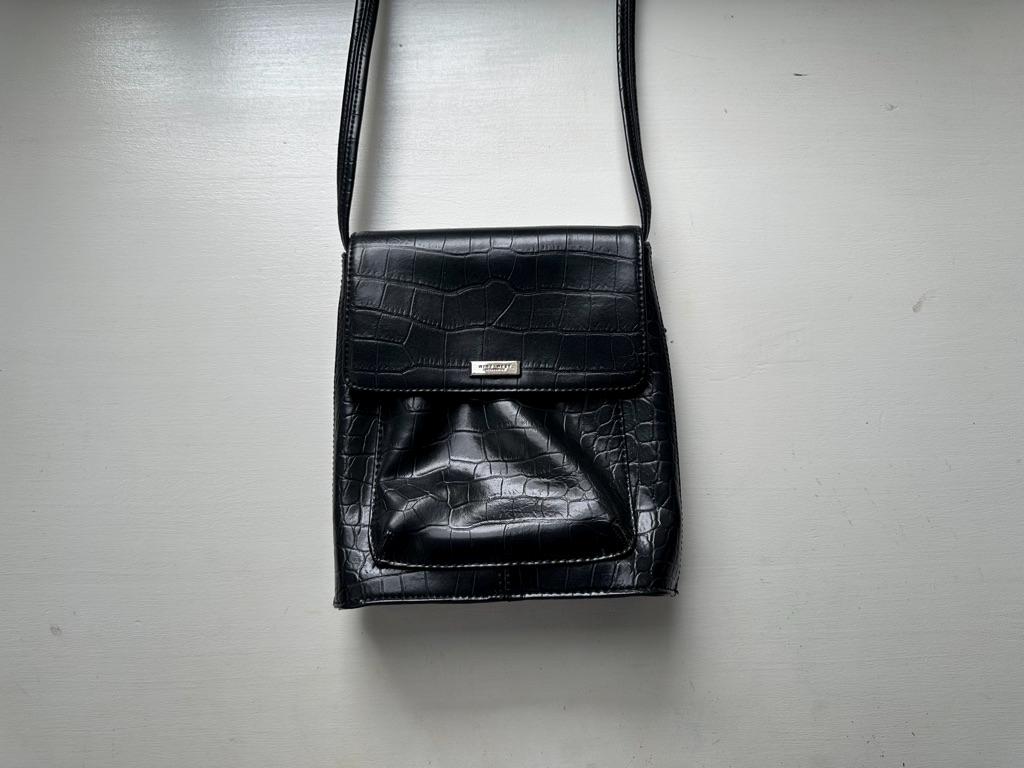 Vintage 90s 'nine West' Black Crocodile Embossed Faux Leather